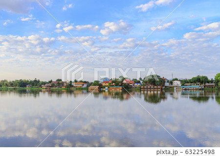 Peaceful Kamphaeng Phet town waterfront on Ping Peaceful Kamphaeng Phet town waterfront on Ping 63225498