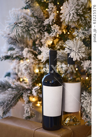 Gifts of a bottle of wine with red and white wine, 63225576