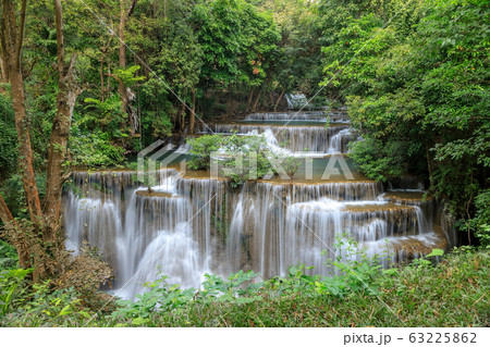 Huai Mae Khamin Waterfall tier 4, Khuean 63225862