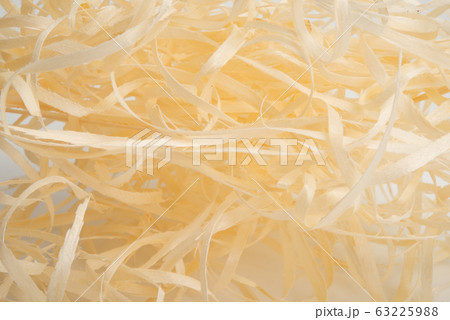 wood shavings 63225988