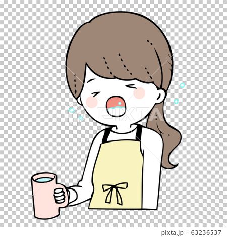うがいをする女性 63236537