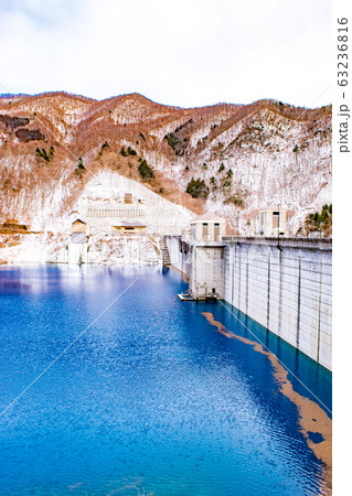 冬の四万湖ダムからの風景 63236816