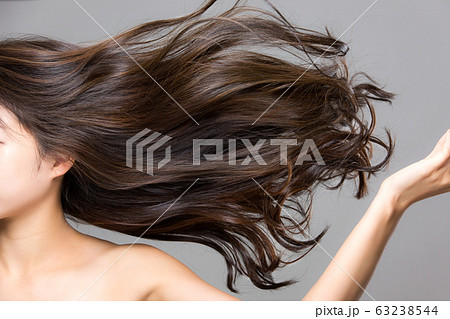 躍動感ある髪. 63238544