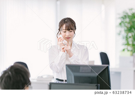 女性 ビジネス 固定電話 女性 ビジネス 固定電話 63238734