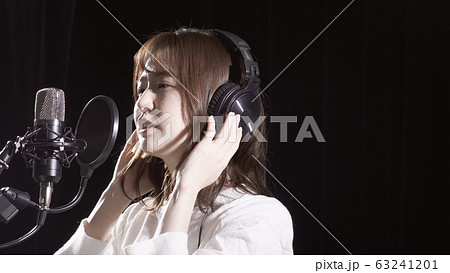 歌手　収録　レコーディング 63241201
