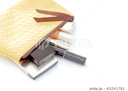 メイクポーチ、化粧ポーチ、化粧小物、メイク道具【白背景】 メイクポーチ、化粧ポーチ、化粧小物、メイク道具【白背景】 63241781