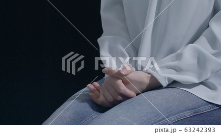 女性　インタビュー 63242393