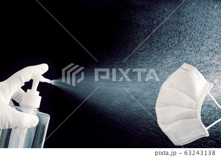 感染予防のマスクと手袋と消毒 63243138