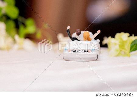 結婚　イメージ　人形 63245437