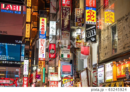 東京都 新宿歌舞伎町 ネオン街の写真素材