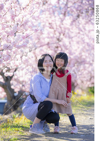 仲良し親娘 仲良し親娘 63250868