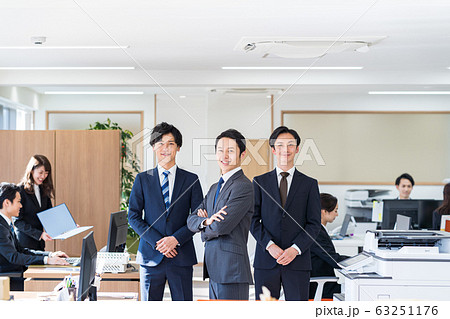 オフィス、ビジネスマン 63251176