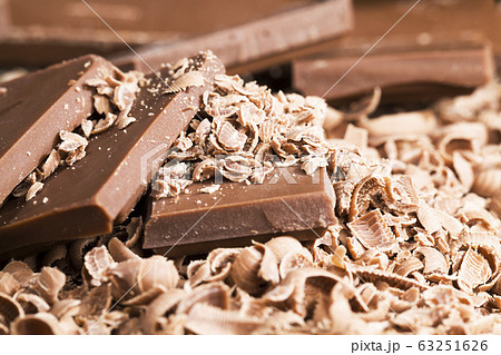 chocolate and chocolate chips 63251626