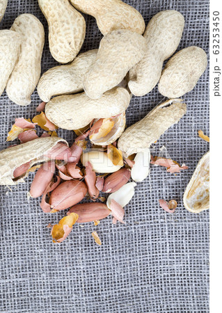 peeled nuts 63253450
