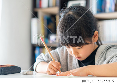 女の子 勉強 自宅 女の子 勉強 自宅 63255915