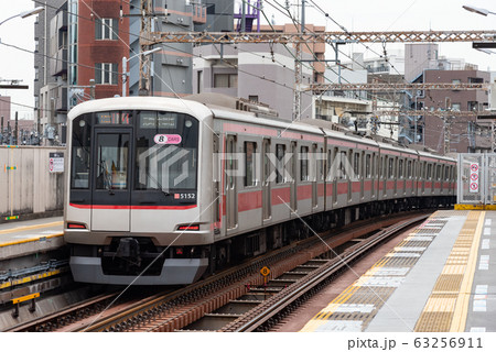 東急東横線5000系　東白楽駅 63256911