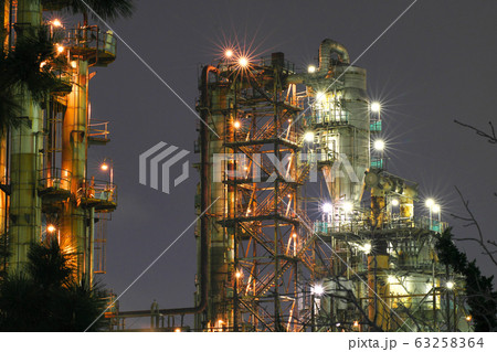 工場夜景　堺泉北臨海工業地帯　大阪府高石市 63258364