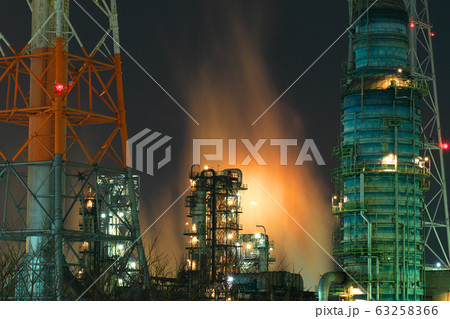 工場夜景　堺泉北臨海工業地帯　大阪府高石市 63258366