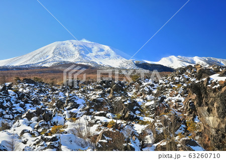 【長野県】鬼押出し園から見た冬の浅間山 【長野県】鬼押出し園から見た冬の浅間山 63260710