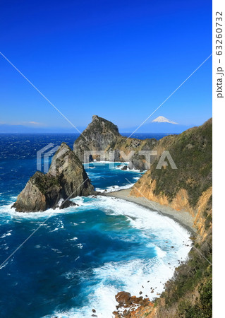 【静岡県】晴天下の富士山と千貫門 63260732