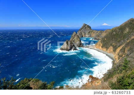 【静岡県】晴天下の富士山と千貫門 63260733