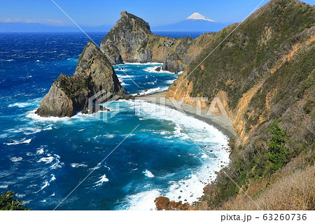 【静岡県】晴天下の富士山と千貫門 【静岡県】晴天下の富士山と千貫門 63260736