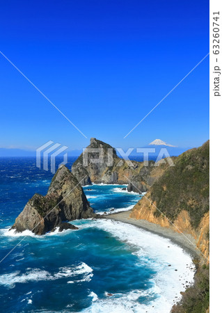 【静岡県】晴天下の富士山と千貫門 【静岡県】晴天下の富士山と千貫門 63260741