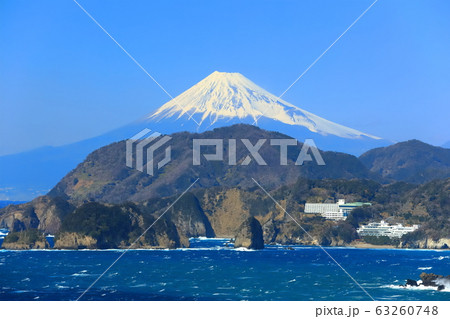 【静岡県】晴天下の富士山と堂ヶ島温泉 【静岡県】晴天下の富士山と堂ヶ島温泉 63260748