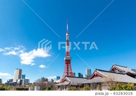 (東京都ｰ都市風景)青空の下の増上寺と東京タワー２ 63263019