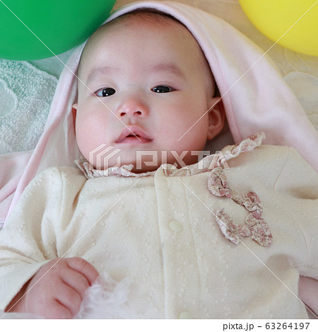 赤ちゃん 生後5ヶ月の写真素材