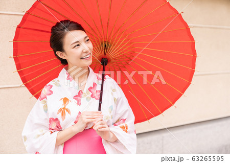 浴衣を着た女性 浴衣を着た女性 63265595