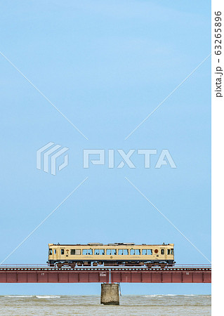 由良川橋梁と列車 63265896