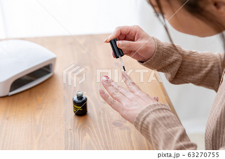 ルームウェアの女性 ルームウェアの女性 63270755