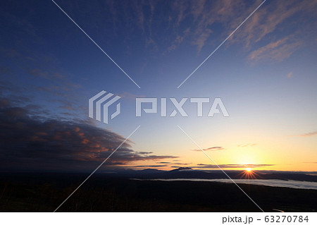 北海道 小清水 屈斜路湖 雲海と日の出 北海道 小清水 屈斜路湖 雲海と日の出 63270784