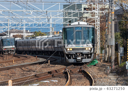 JR西日本223系直流近郊型車両（カーブ写真） 63271250