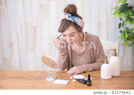 ルームウェアの女性 ルームウェアの女性 63274642