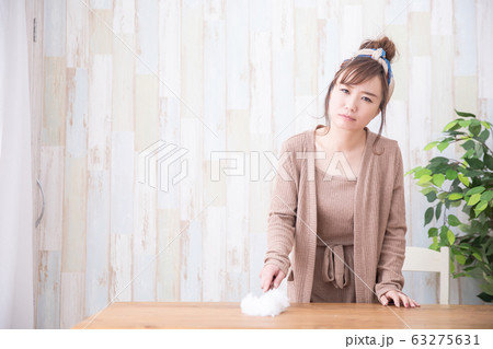 ルームウェアの女性 ルームウェアの女性 63275631
