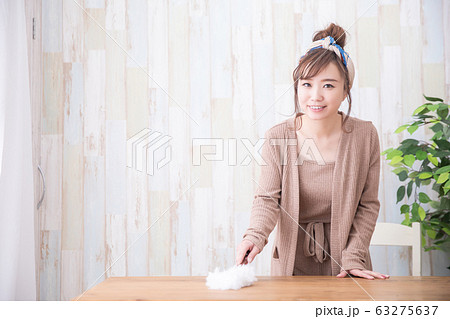 ルームウェアの女性 ルームウェアの女性 63275637