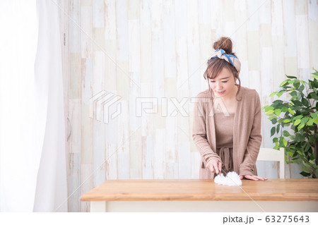 ルームウェアの女性 ルームウェアの女性 63275643