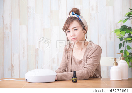 ルームウェアの女性 ルームウェアの女性 63275661
