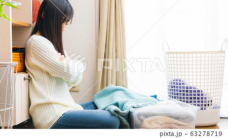 家事　洗濯　考える女性　コピースペース　16:9 63278719