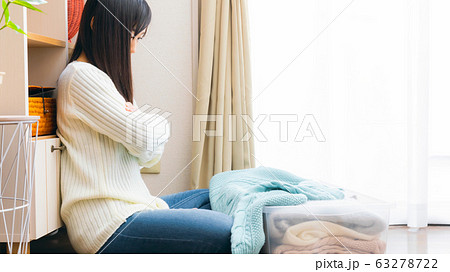 家事　洗濯　考える女性　コピースペース　16:9 63278722