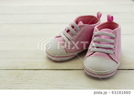 Pink baby girl shoes, on gray background. Newborn, motherhood, pregnancy concept with copy space. 63281660
