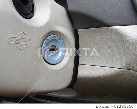 運転席のキーシリンダー 63281910