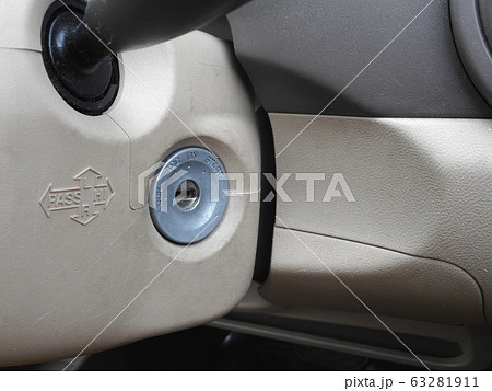 運転席のキーシリンダー 63281911