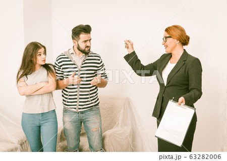 Realtor proposing to sign a cotract to man and woman who are not agree Realtor proposing to sign a cotract to man and woman who are not agree 63282006