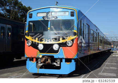 車両基地に停車中の西武鉄道3000系 63282539