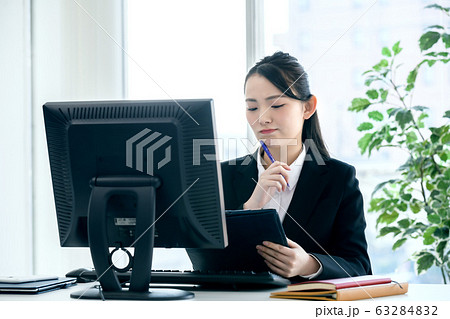 アンケート クリップボード オフィス パソコン 女性 アンケート クリップボード オフィス パソコン 女性 63284832