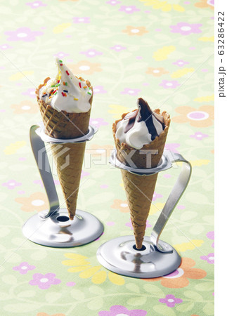 ソフトクリーム 夏のスイーツ 冷菓 イメージ素材 ソフトクリーム 夏のスイーツ 冷菓 イメージ素材 63286422