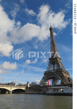 パリのシンボル、エッフェル塔(La Tour Eiffel) 63288415